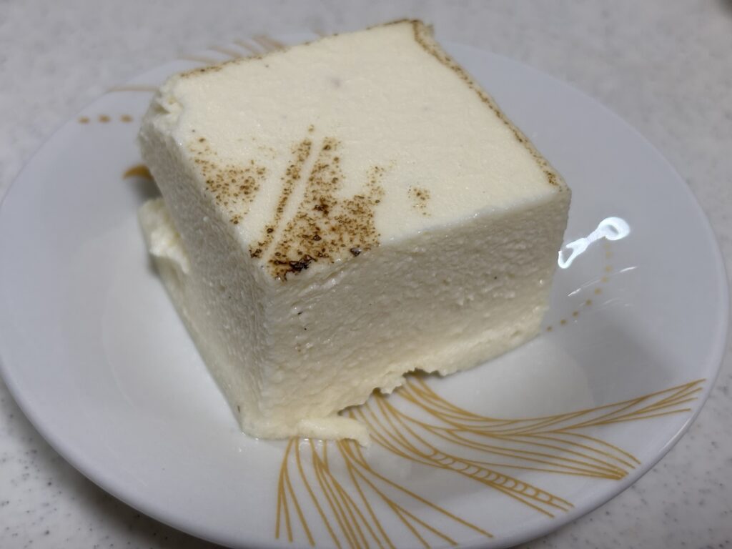 お皿に置くと正に豆腐