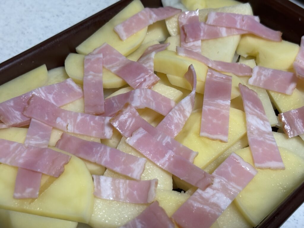 ベーコンを散らします