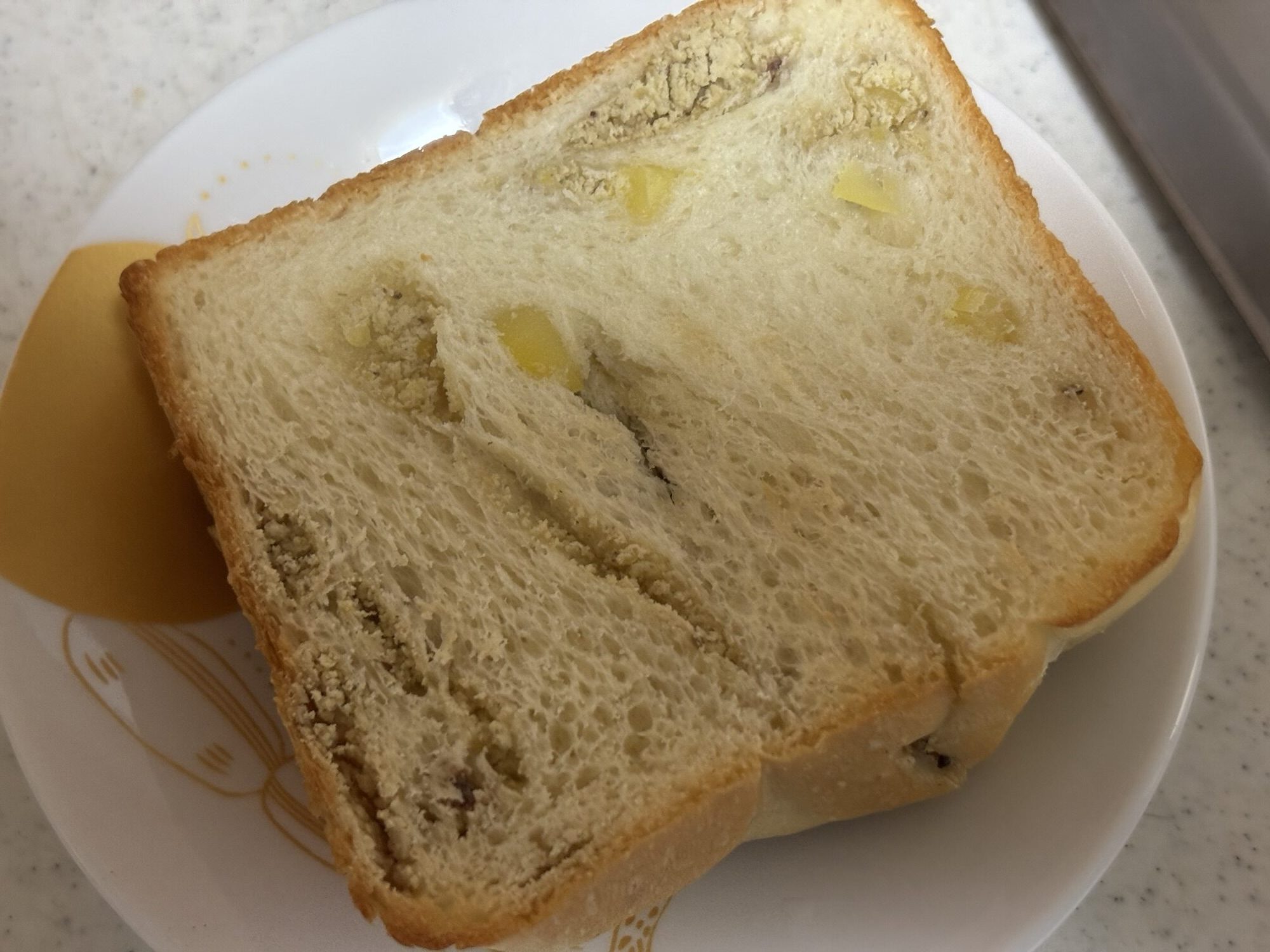 栗きんとん生食パンには栗がいっぱい